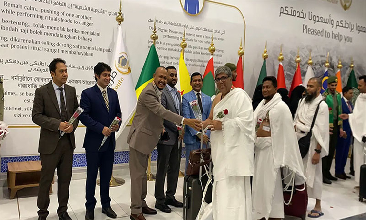 Bangladesh’s first hajj flight reaches Saudi Arabia