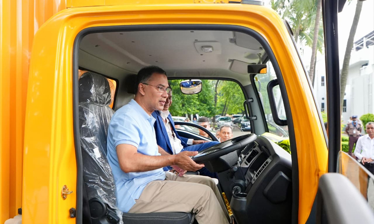 PM assures support after test driving locally-made electric vehicles